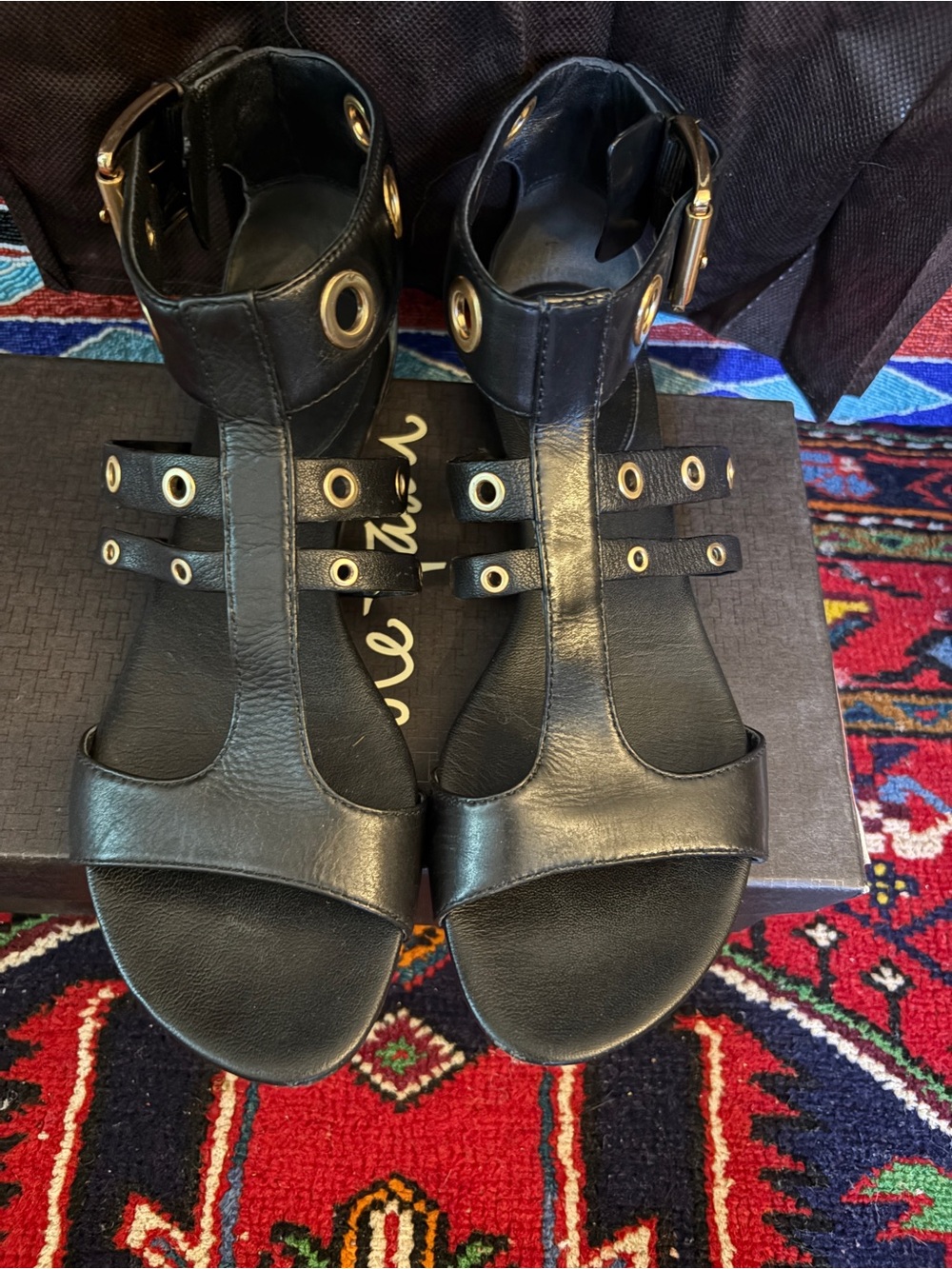 Cole Haan black leather gold hardware gladiator sandels SZ 9.5